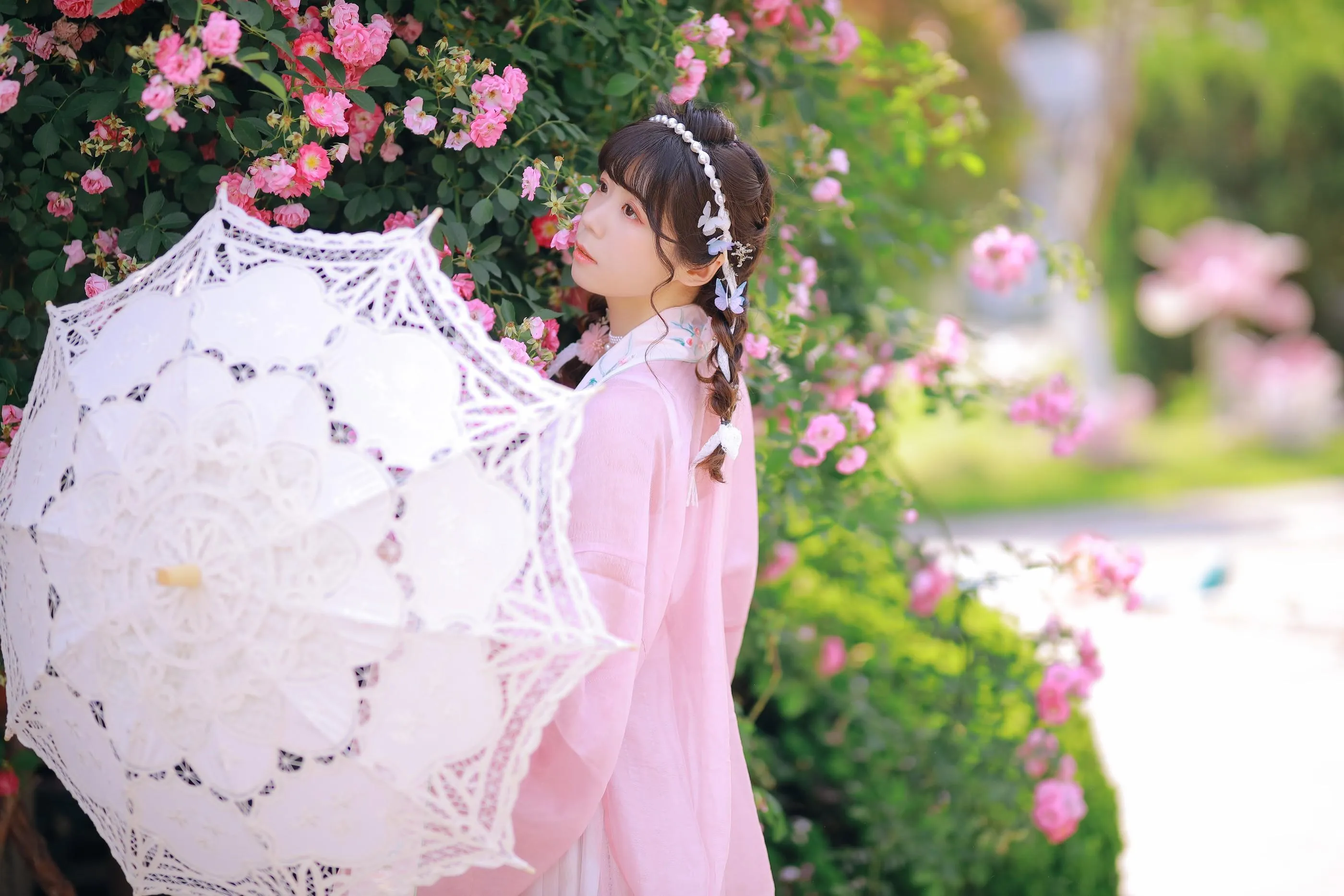 [YITUYU艺图语]2022.08.20 吻花香 Suky喜欢软绵绵毛茸茸的团子 [26P]插图1
